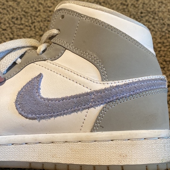 Nike Air Jordan White & Gray Hightop Sneakers Size 6 in EUC - Picture 12 of 12